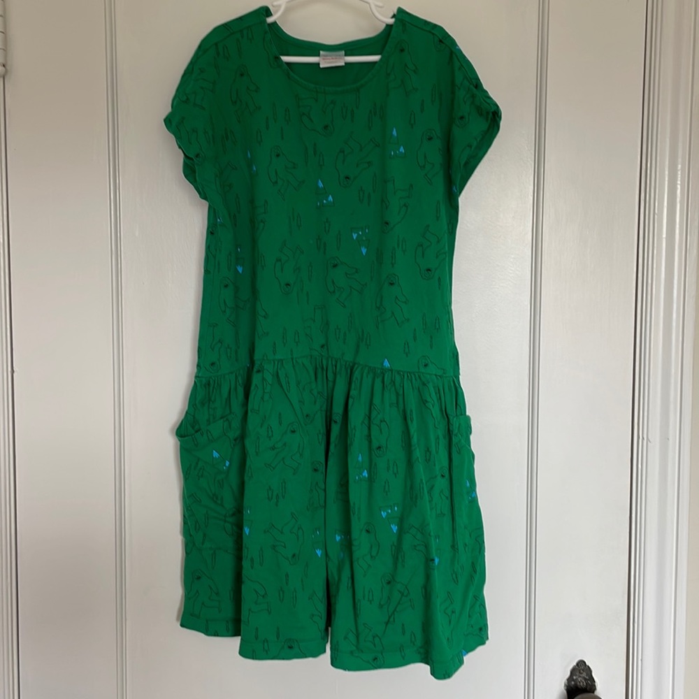 Green “Sasquatch” print dress — Hannah Andersson